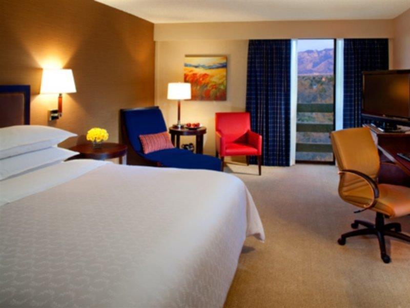 Sheraton Uptown By Marriott Hotel 4*